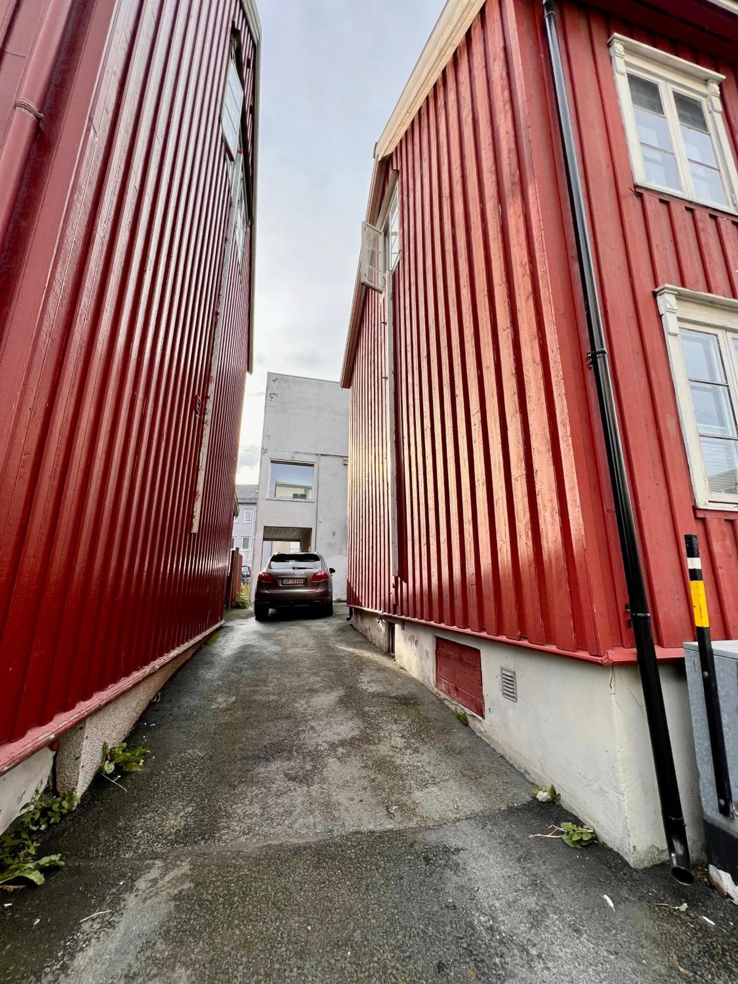 Arctic Homes - Red Polar House Tromso Exterior photo